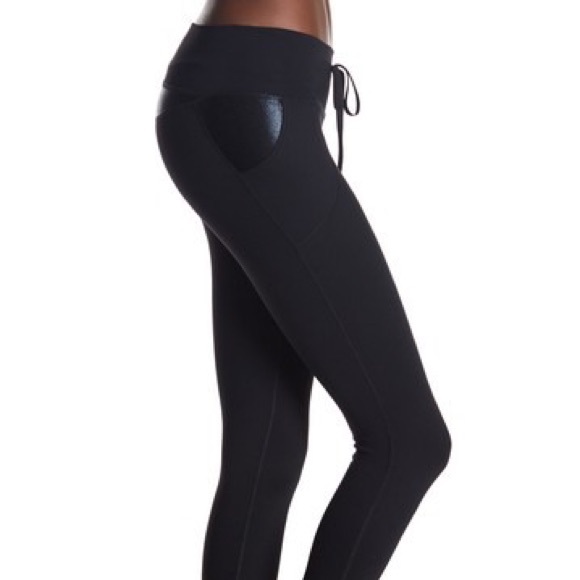 body language Pants - NWT Body language Geo legging